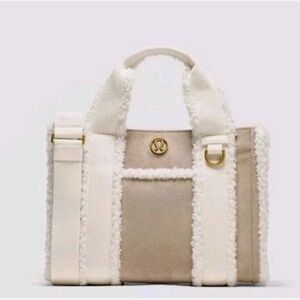Lululemon Boxy Mini Tote Bag 4.5L Shearling Trim Oak/Ivory/Antique Brass